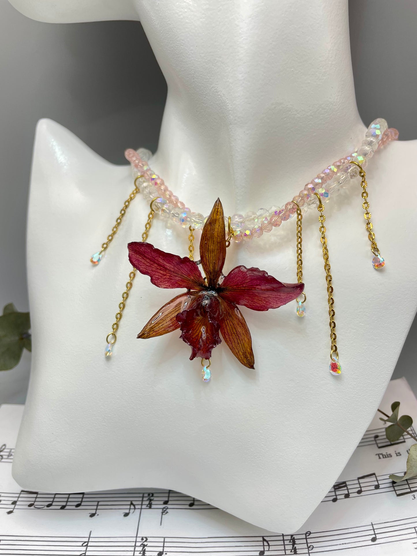 Handmade necklace, transformable, with a real orchid