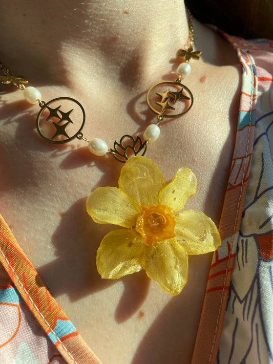 Dried Flower and Pearl Necklace