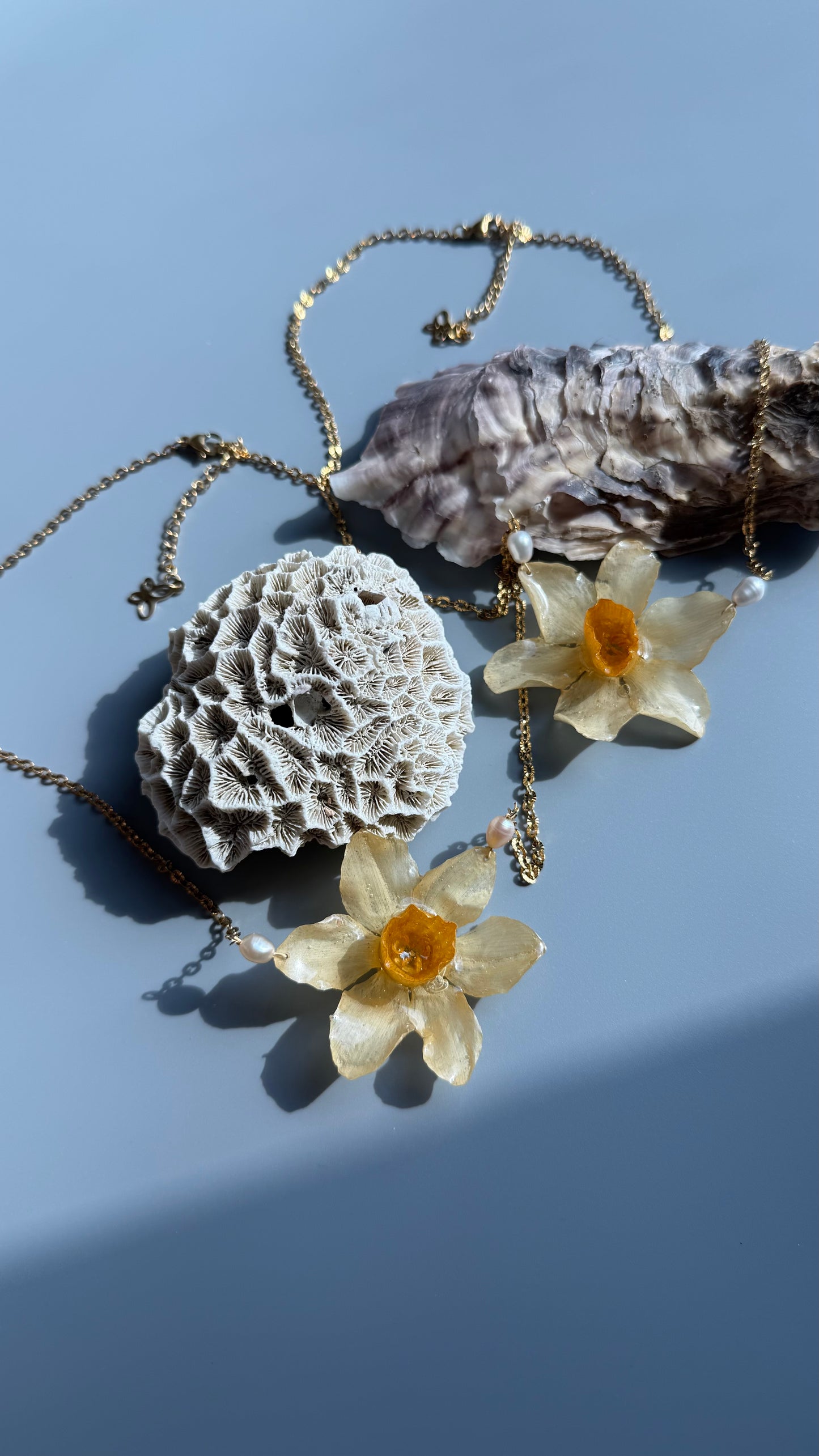 Narcissus in Resin Necklace — Freshwater Pearl (2 Colors)