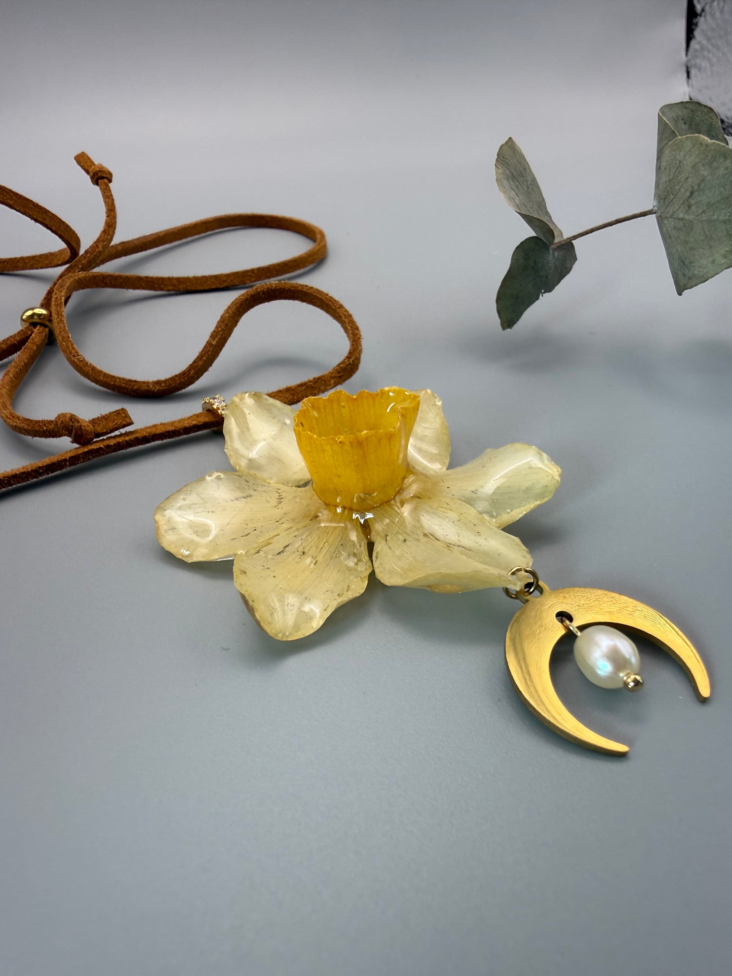 Real Golden Daffodil Pendant - Gold-Plated Resin Flower Art