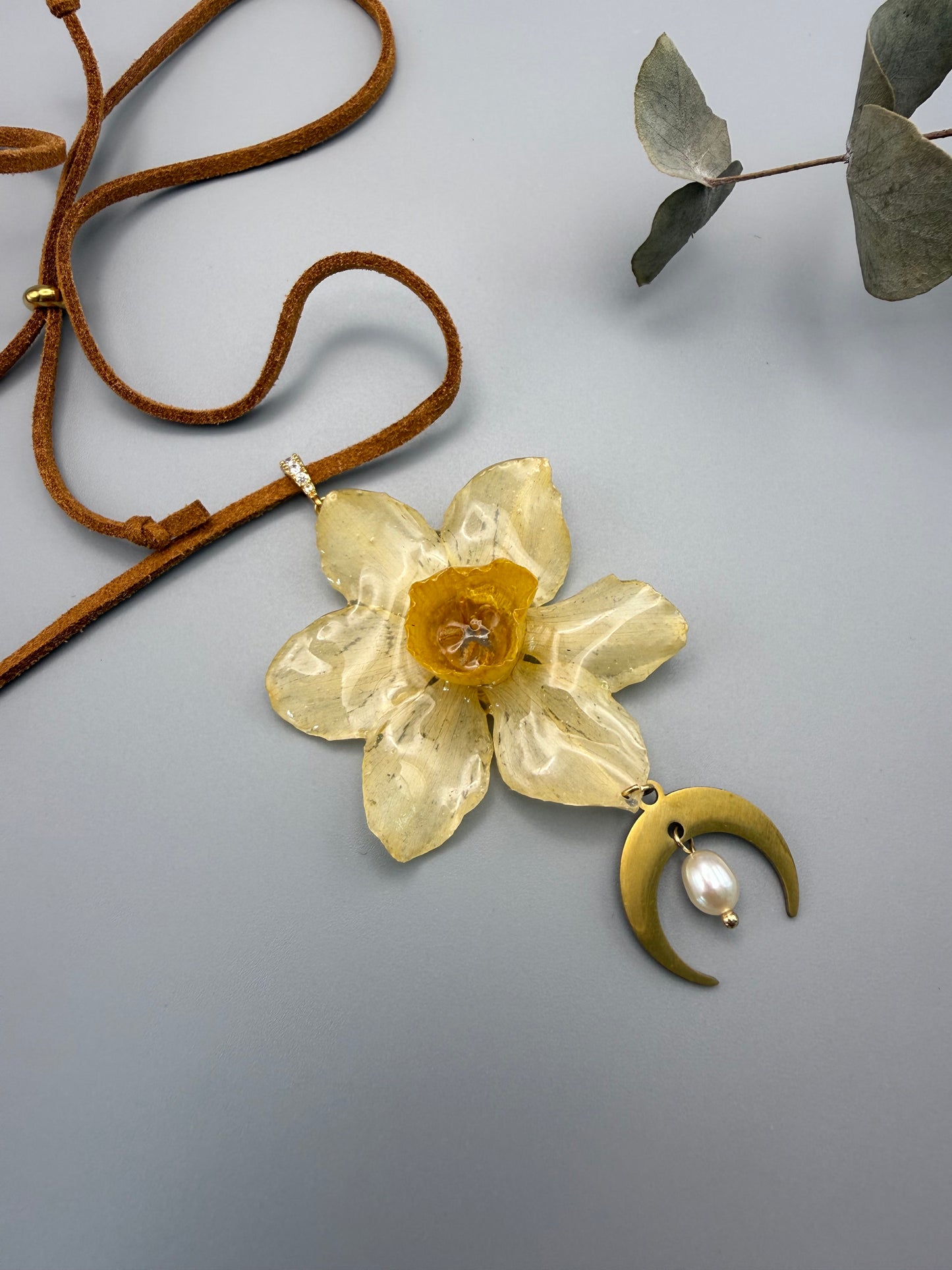 Real Golden Daffodil Pendant - Gold-Plated Resin Flower Art