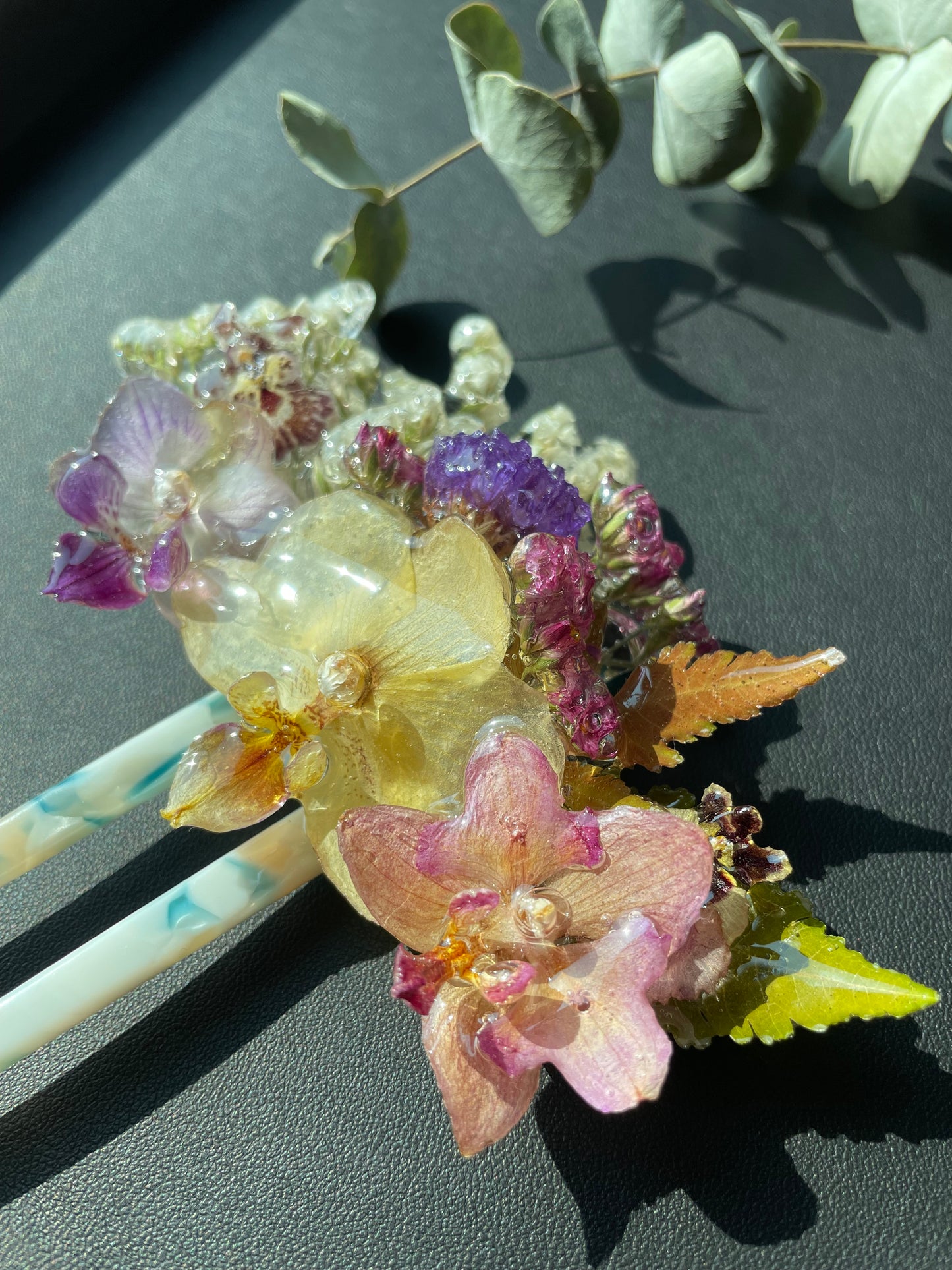 Golden Orchid Hair Stick - Preserved Flower
Resin Hairpin