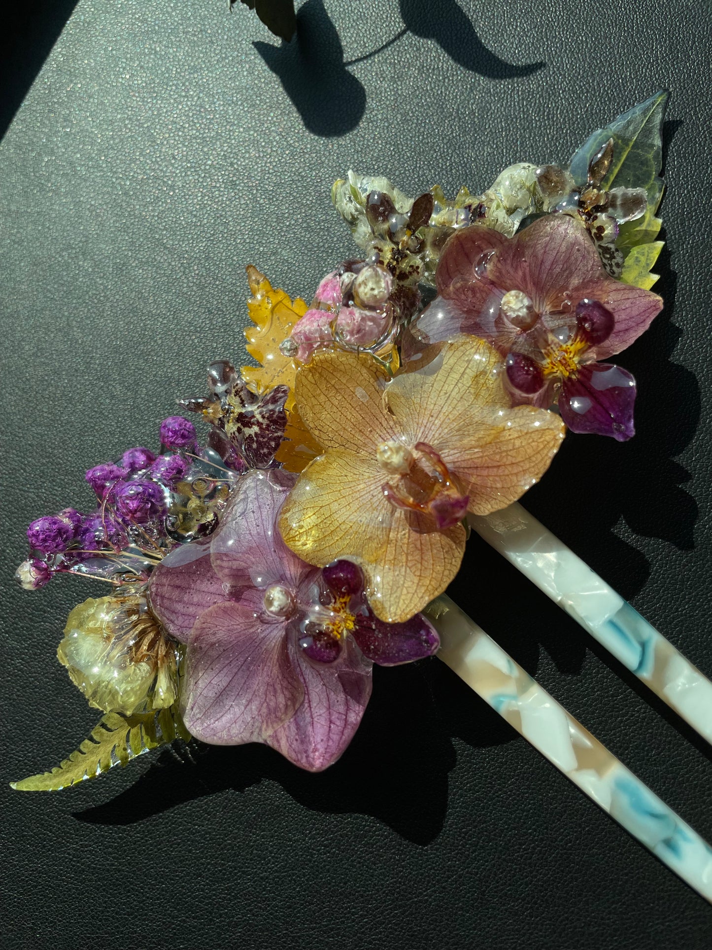 Orchids Bloom Hair Stick - Real Dried Flower Resin
Art Accessory