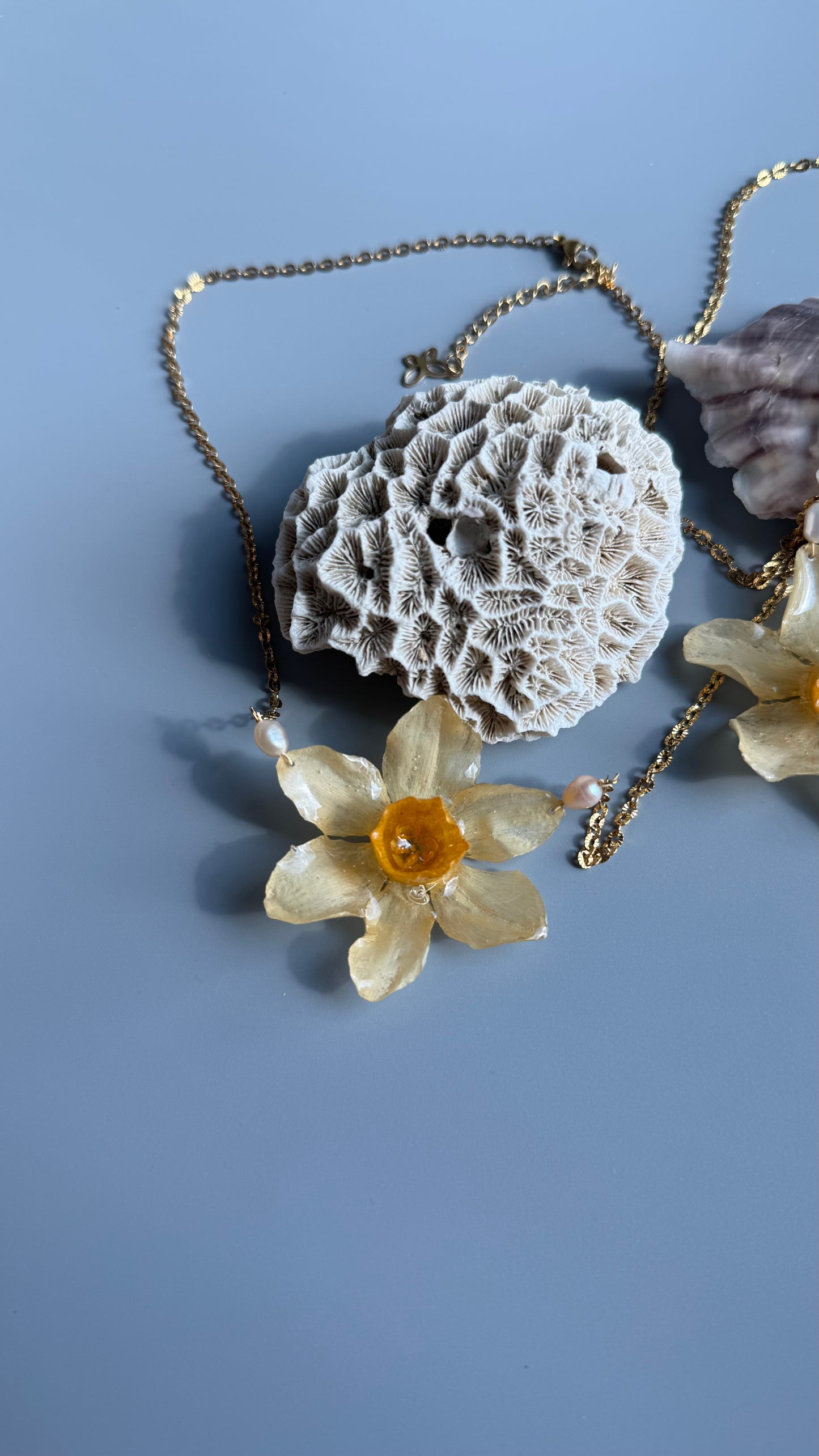 Narcissus in Resin Necklace — Freshwater Pearl (2 Colors)
