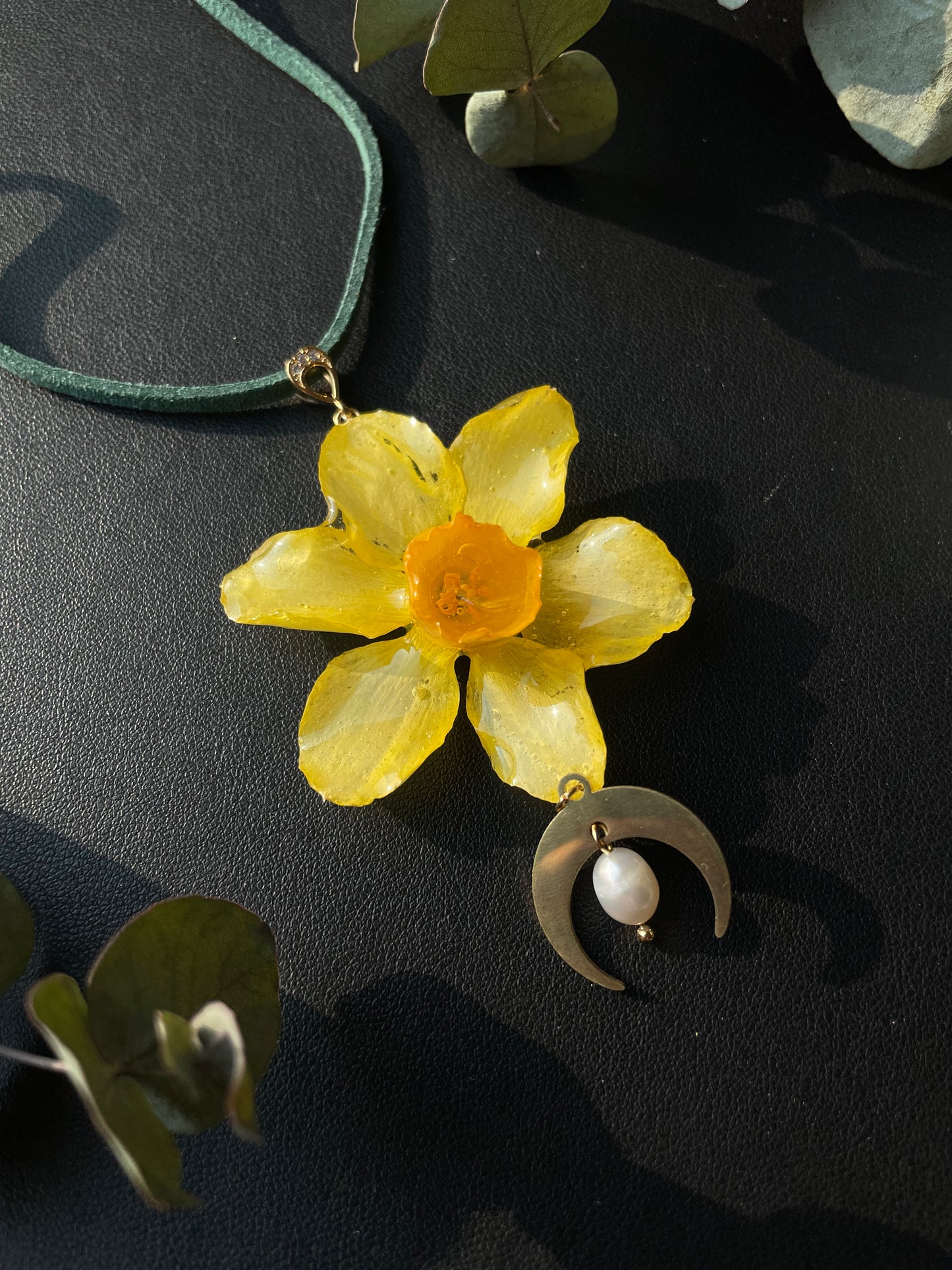Real Golden Daffodil Pendant - Gold-Plated Resin Flower Art