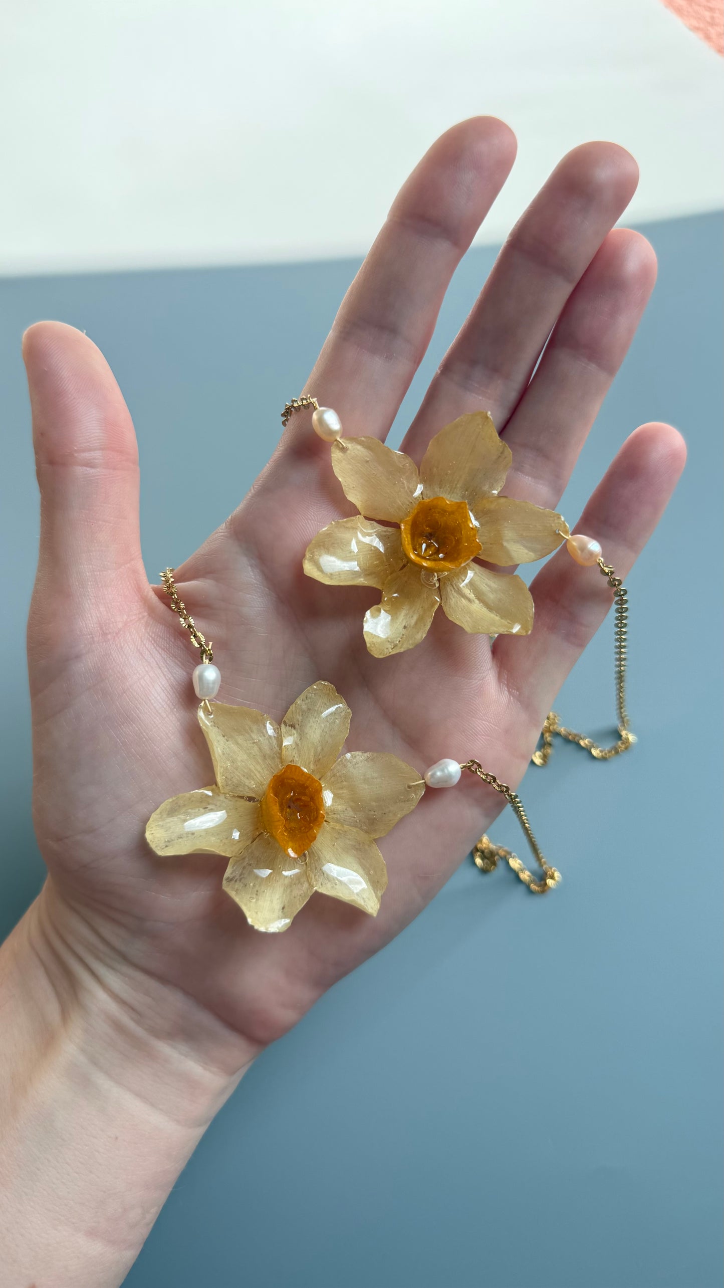 Narcissus in Resin Necklace — Freshwater Pearl (2 Colors)