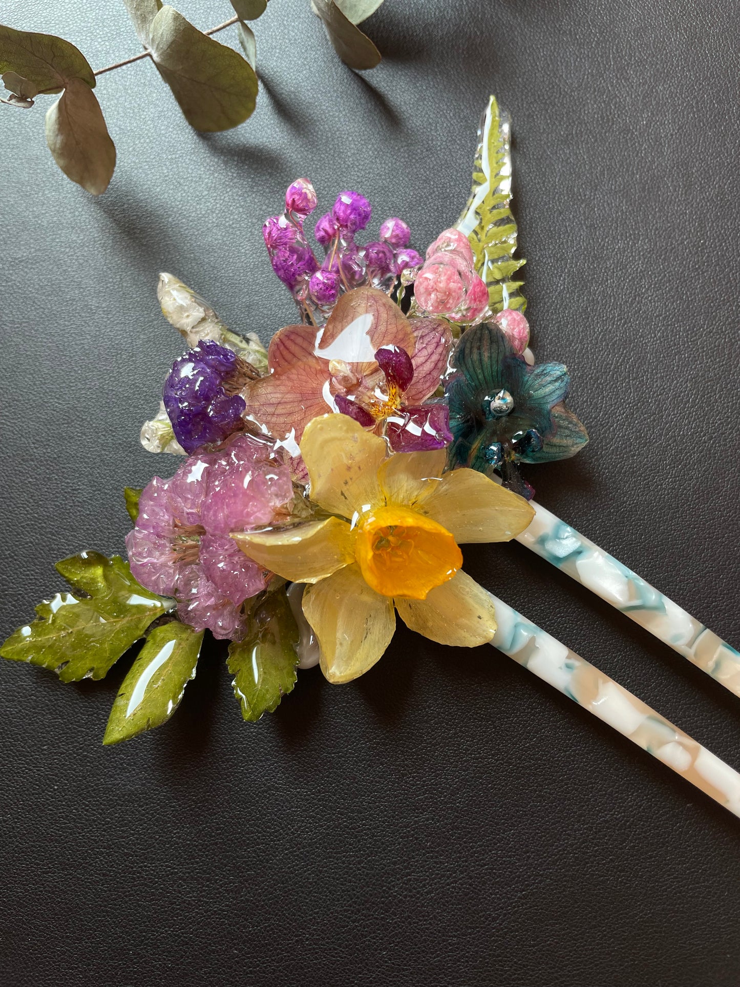 Resin hair clip - hair decoration made from dried flowers