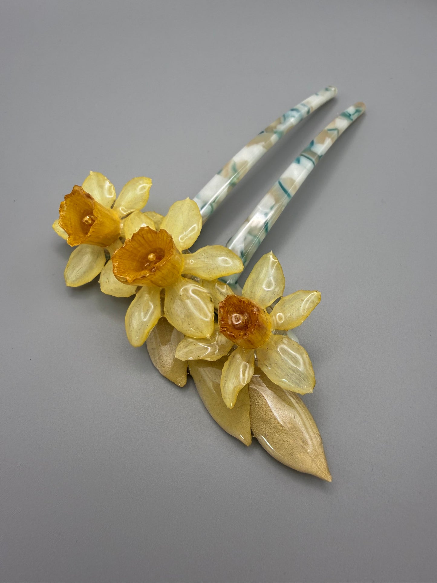 Hairpin with Real Daffodils