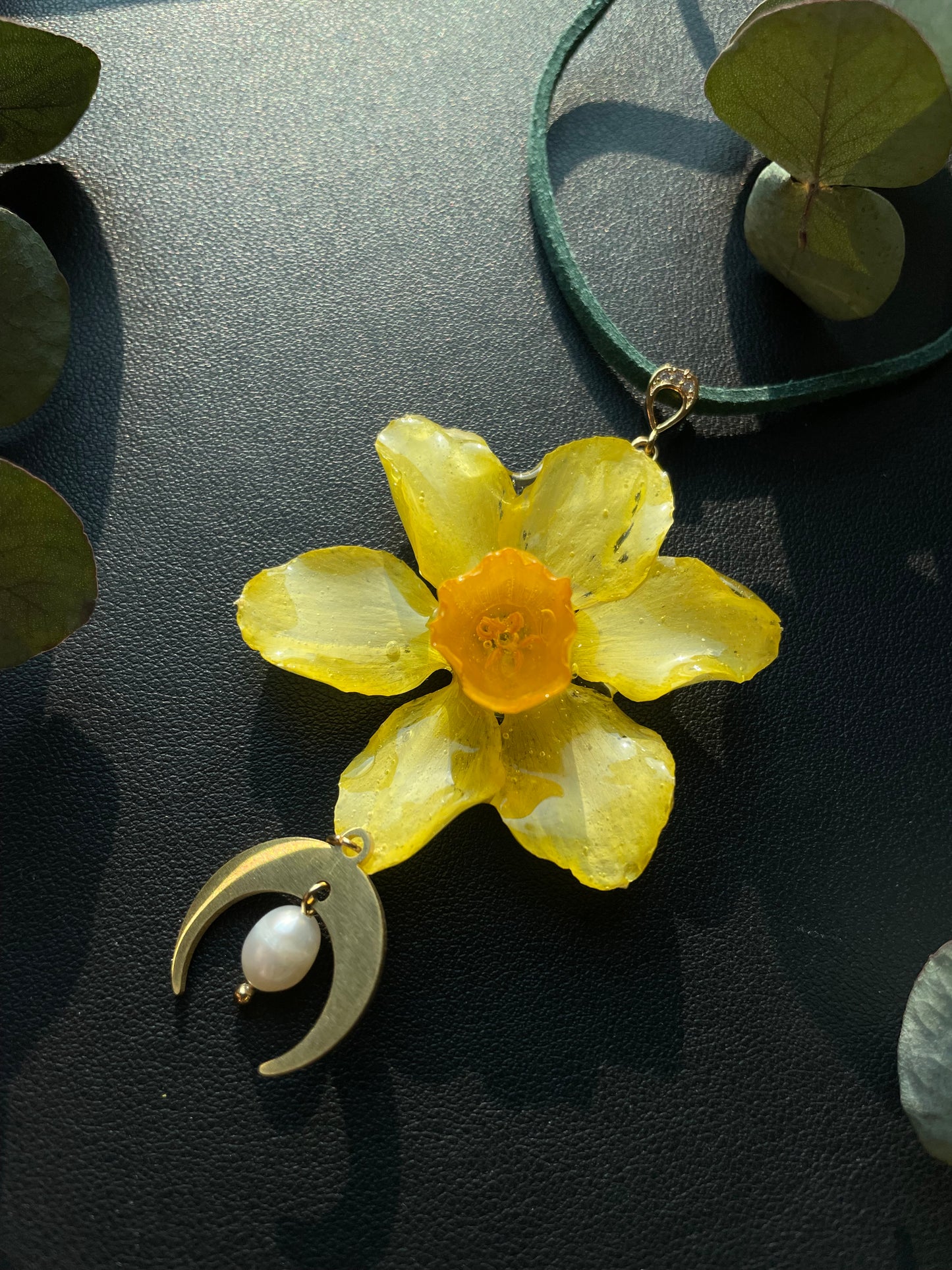 Real Golden Daffodil Pendant - Gold-Plated Resin Flower Art
