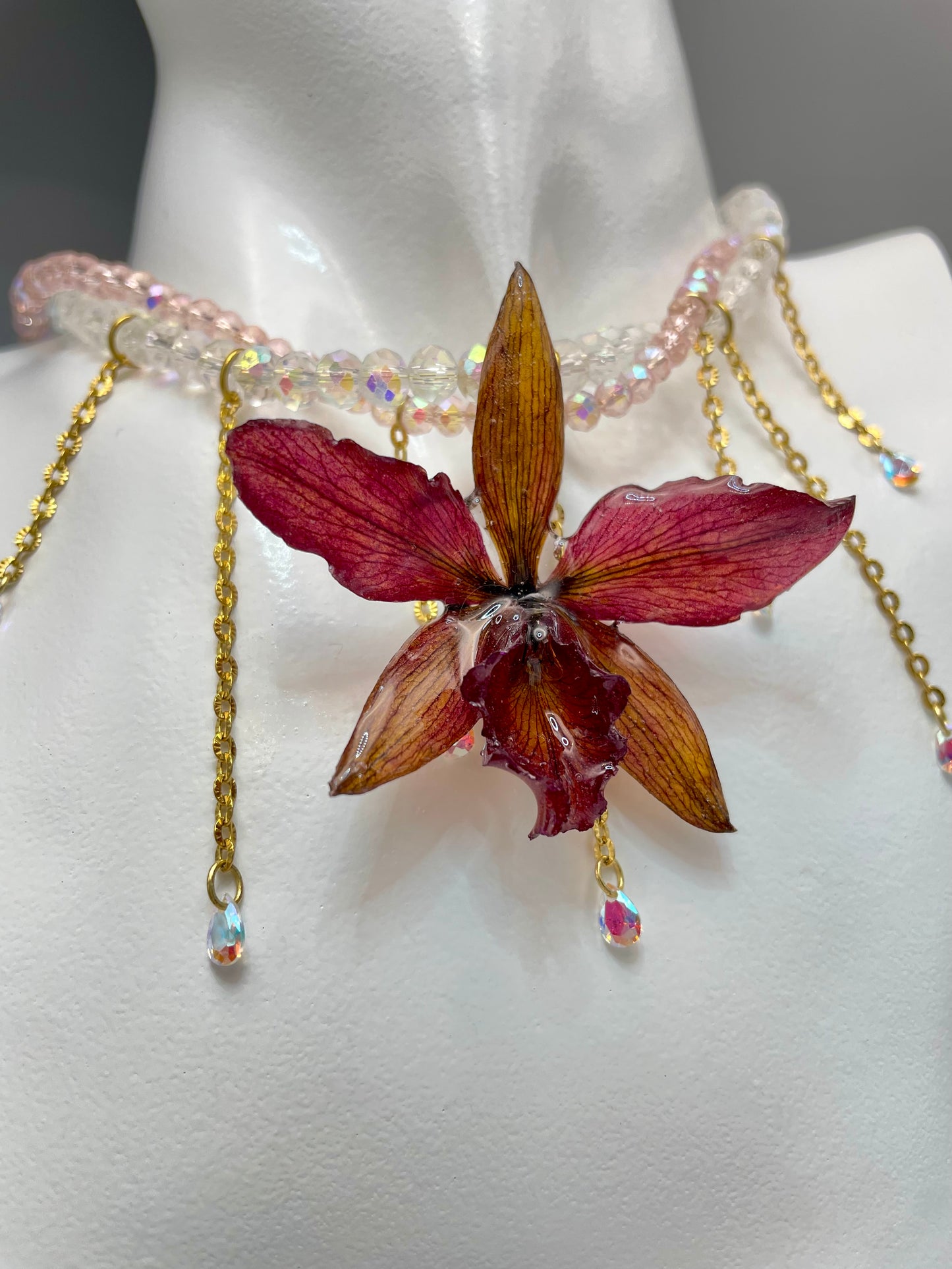 Handmade necklace, transformable, with a real orchid