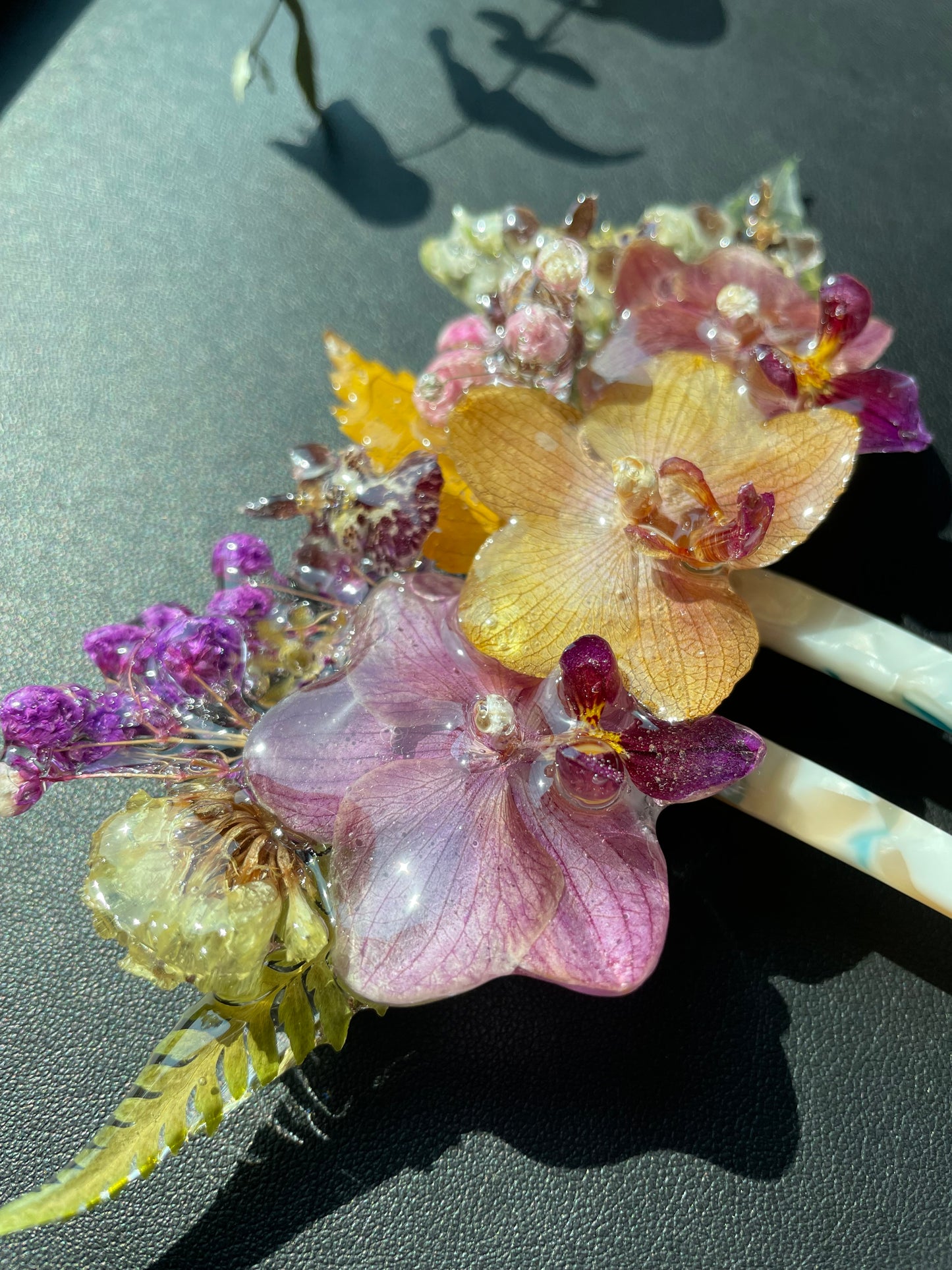 Orchids Bloom Hair Stick - Real Dried Flower Resin
Art Accessory