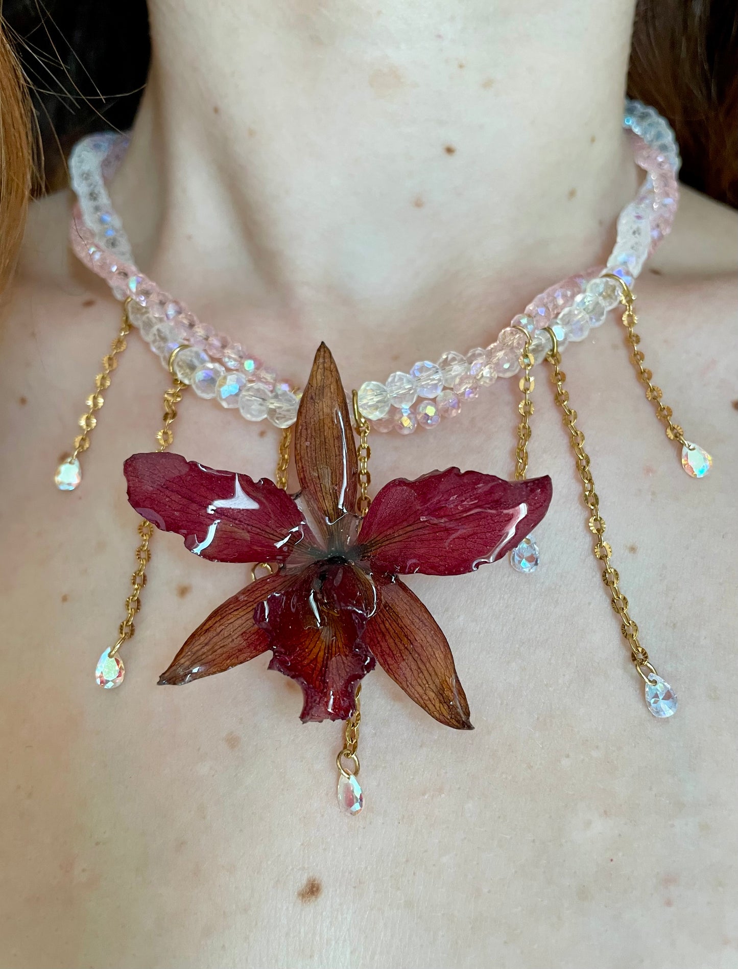 Handmade necklace, transformable, with a real orchid