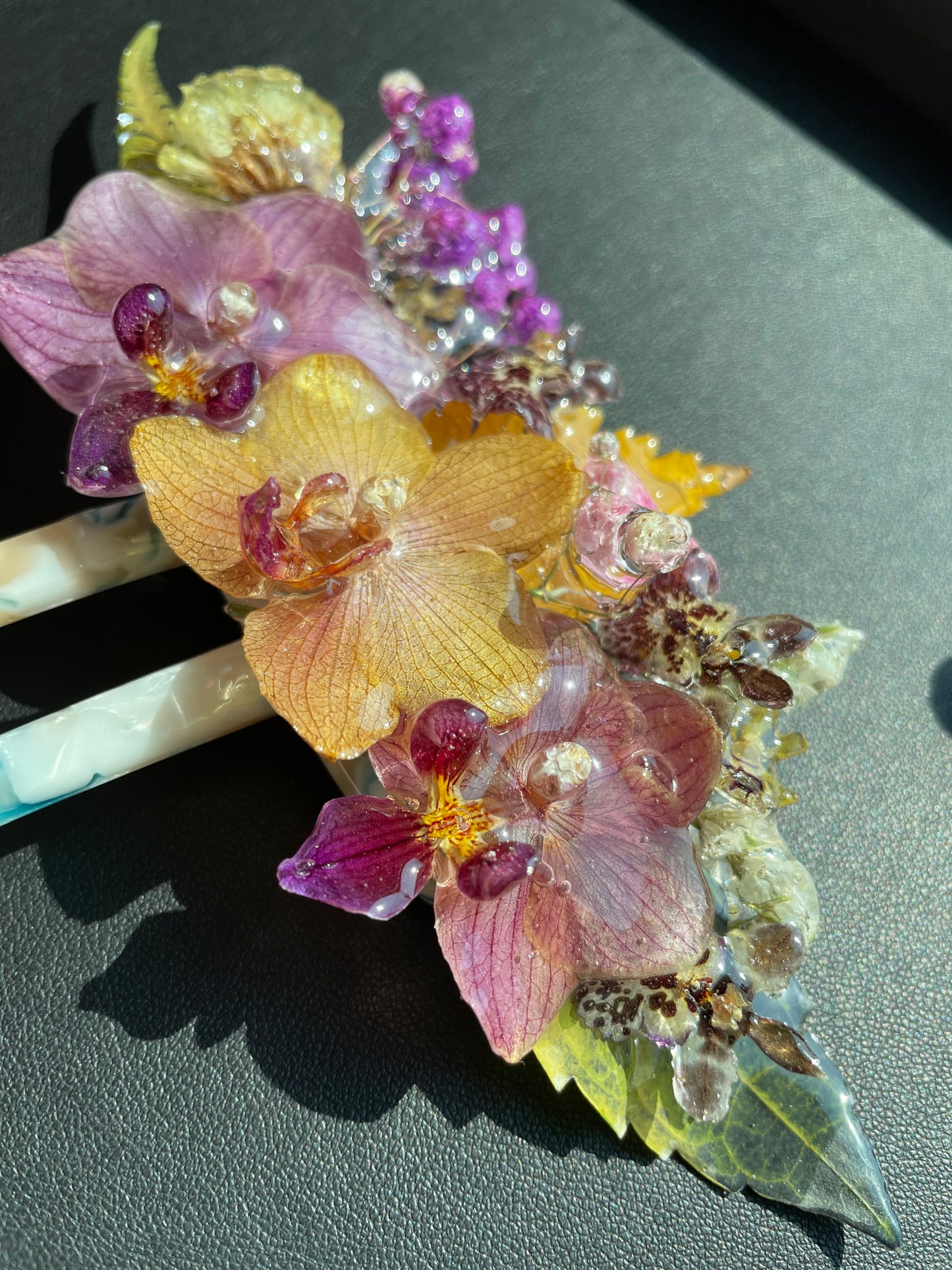 Orchids Bloom Hair Stick - Real Dried Flower Resin
Art Accessory