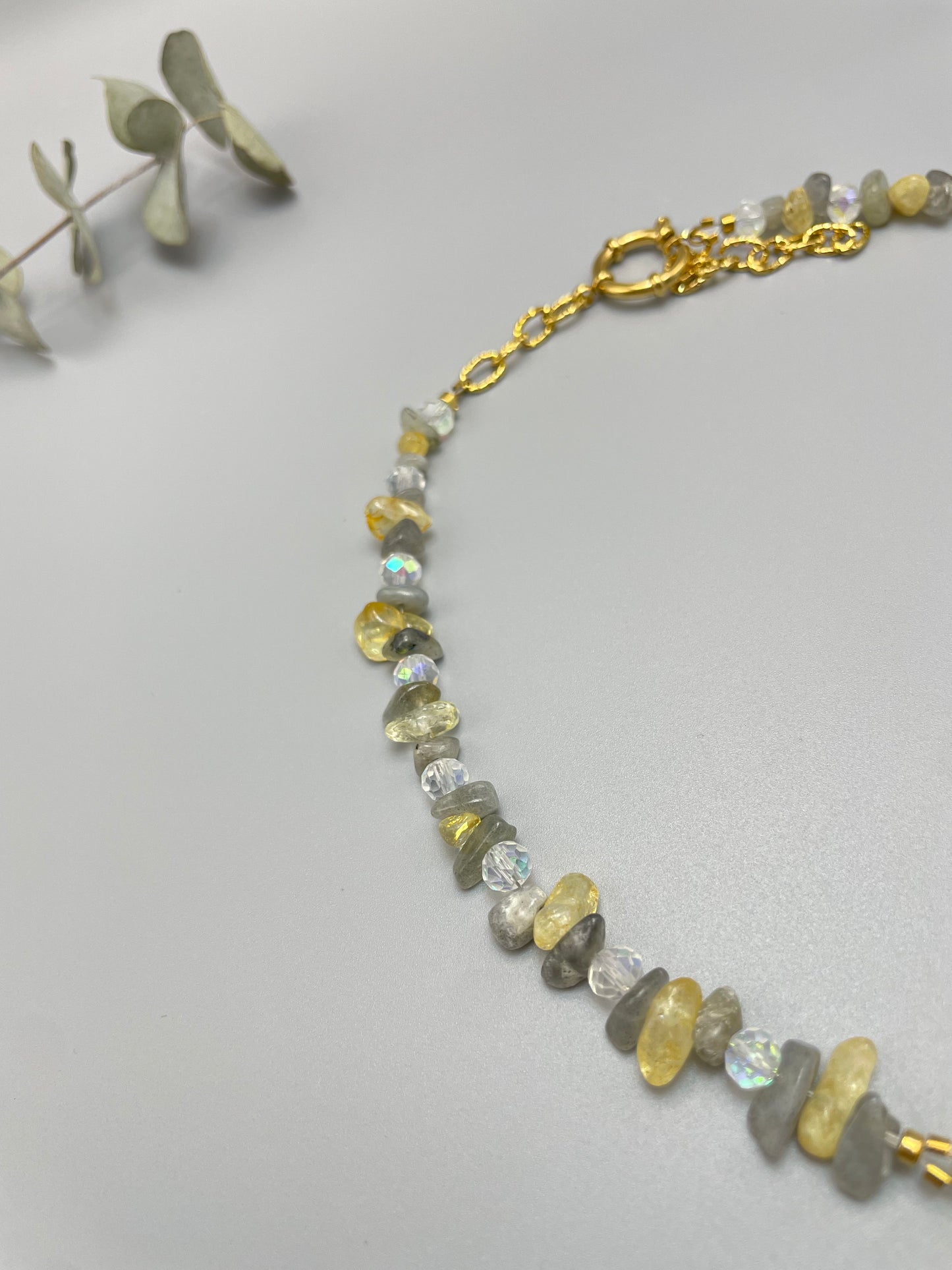 Narcissus Necklace – Real dried flowers and UV resin with labradorite and citrin