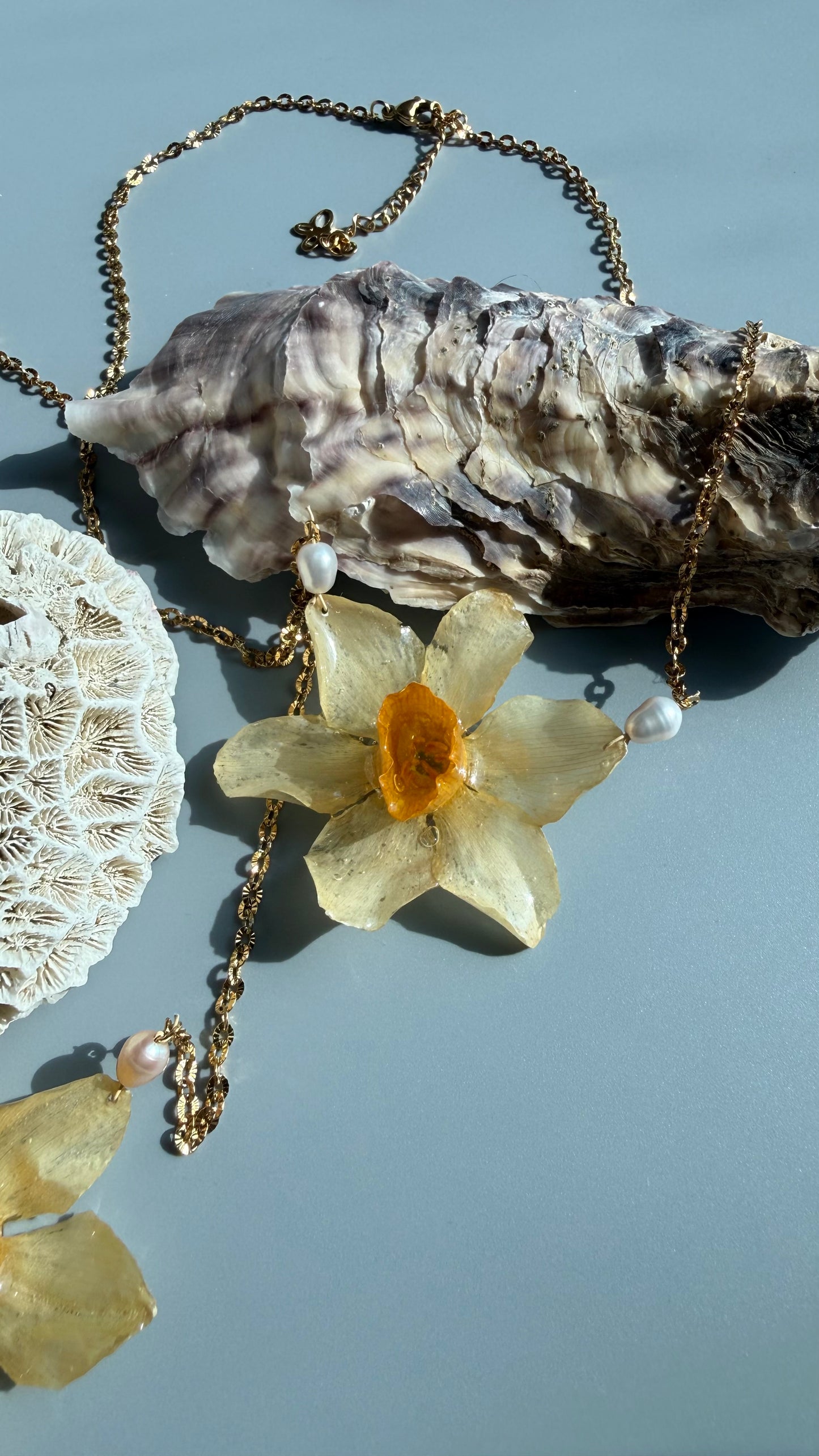 Narcissus in Resin Necklace — Freshwater Pearl (2 Colors)