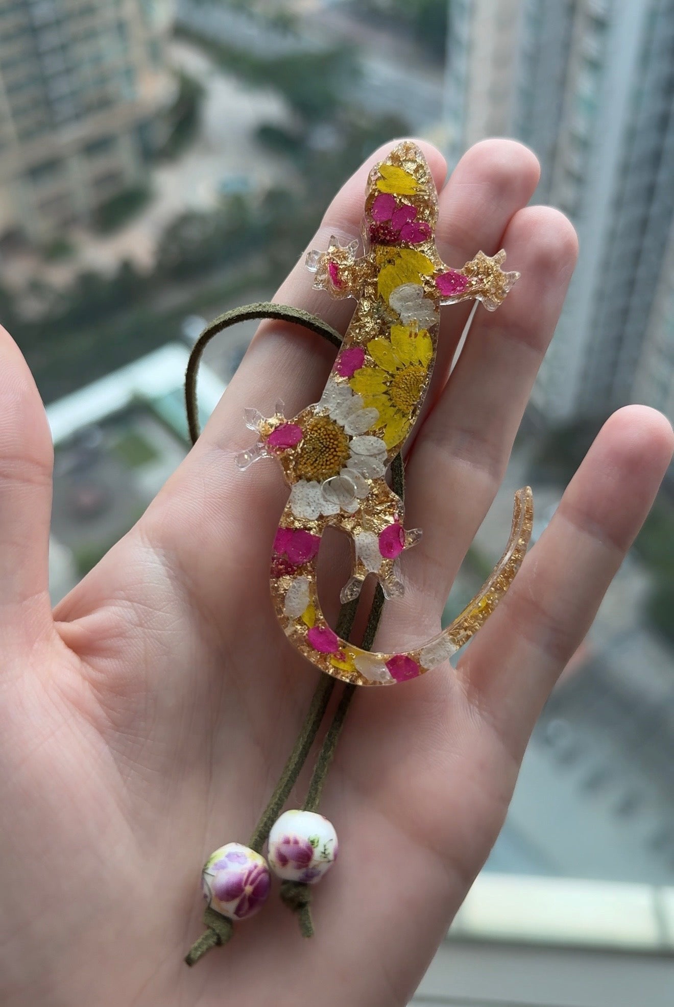Handmade Lizard & Floral Pendant - Real Flowers in UV Resin