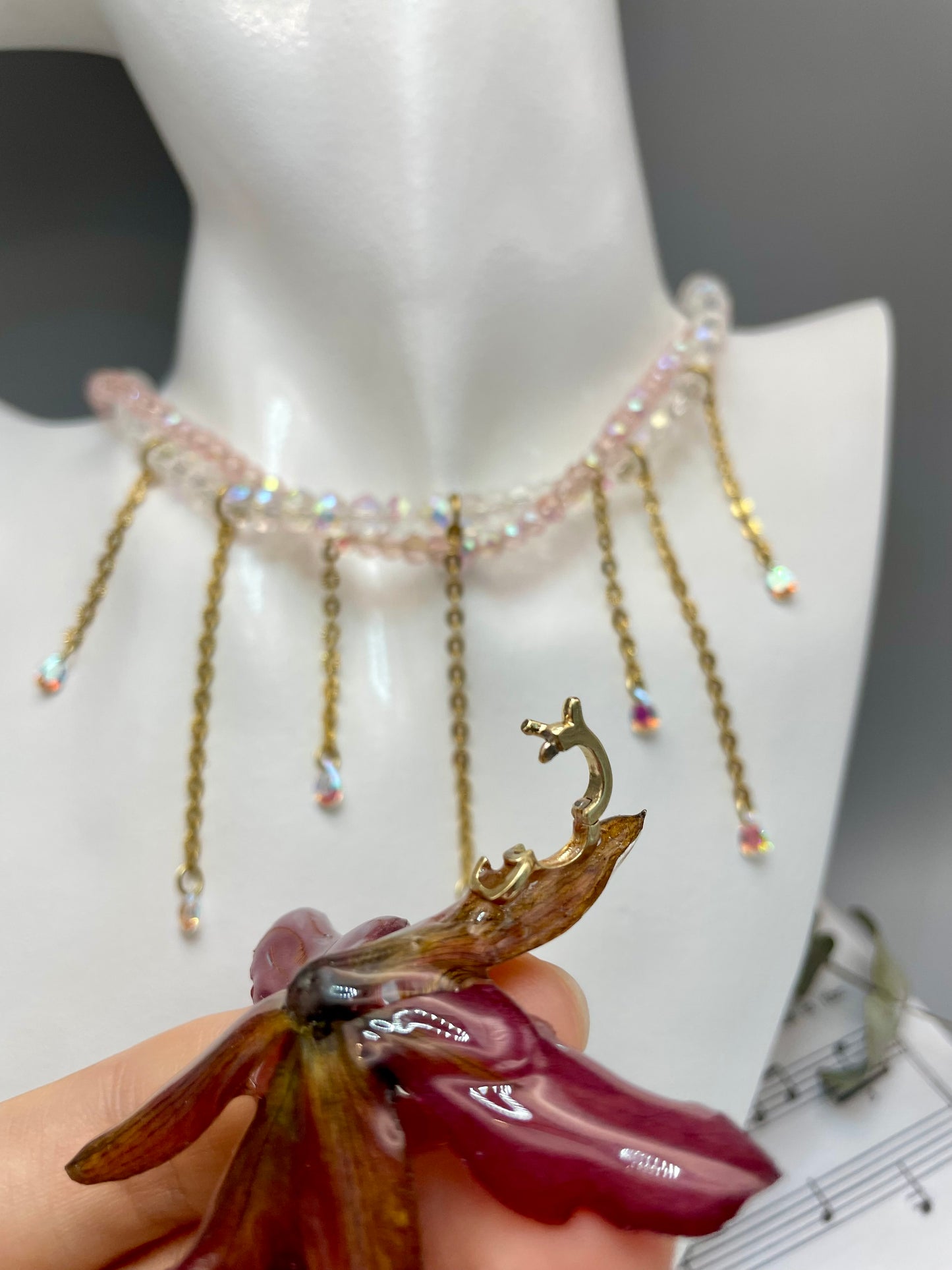 Handmade necklace, transformable, with a real orchid