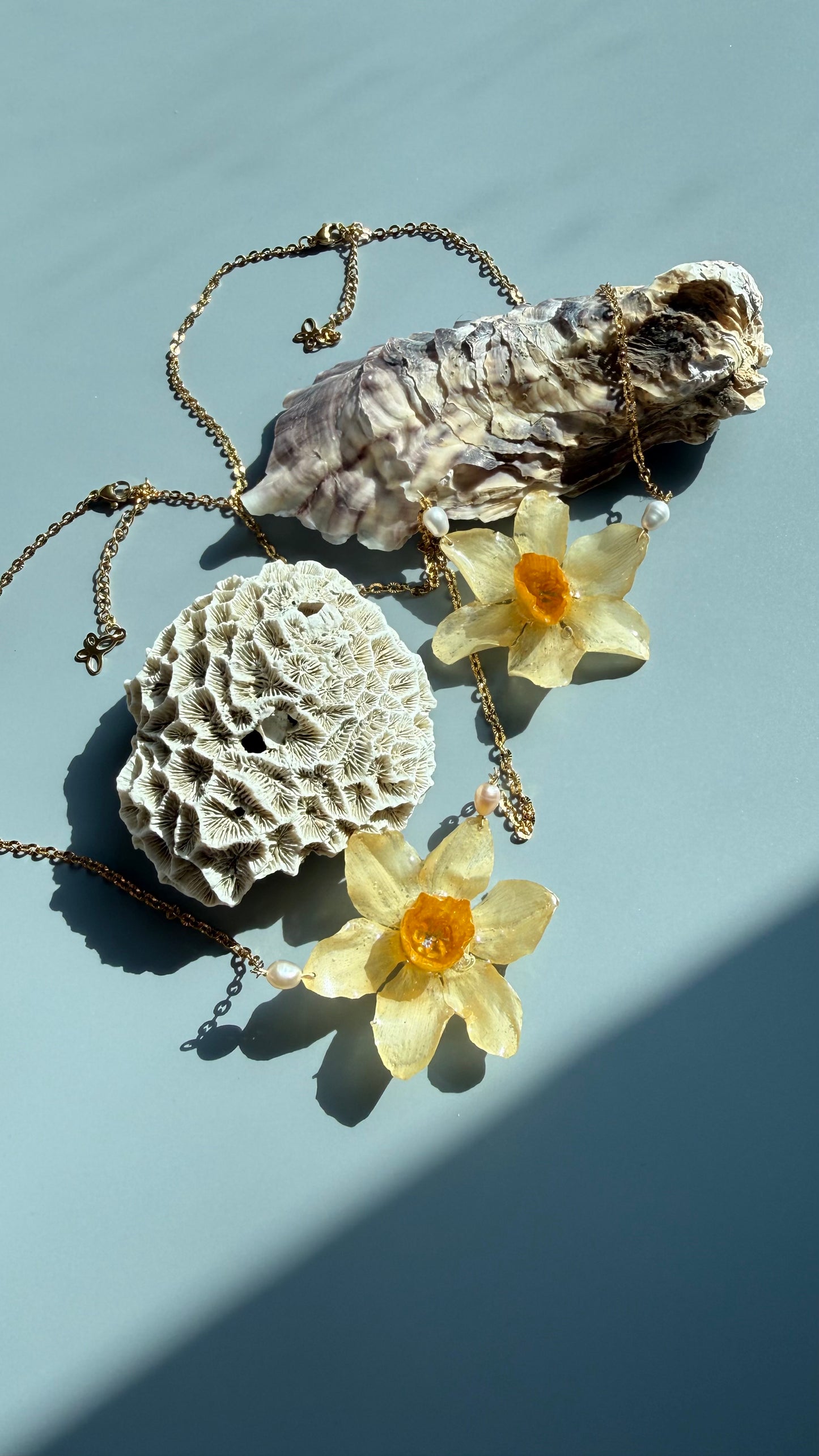 Narcissus in Resin Necklace — Freshwater Pearl (2 Colors)