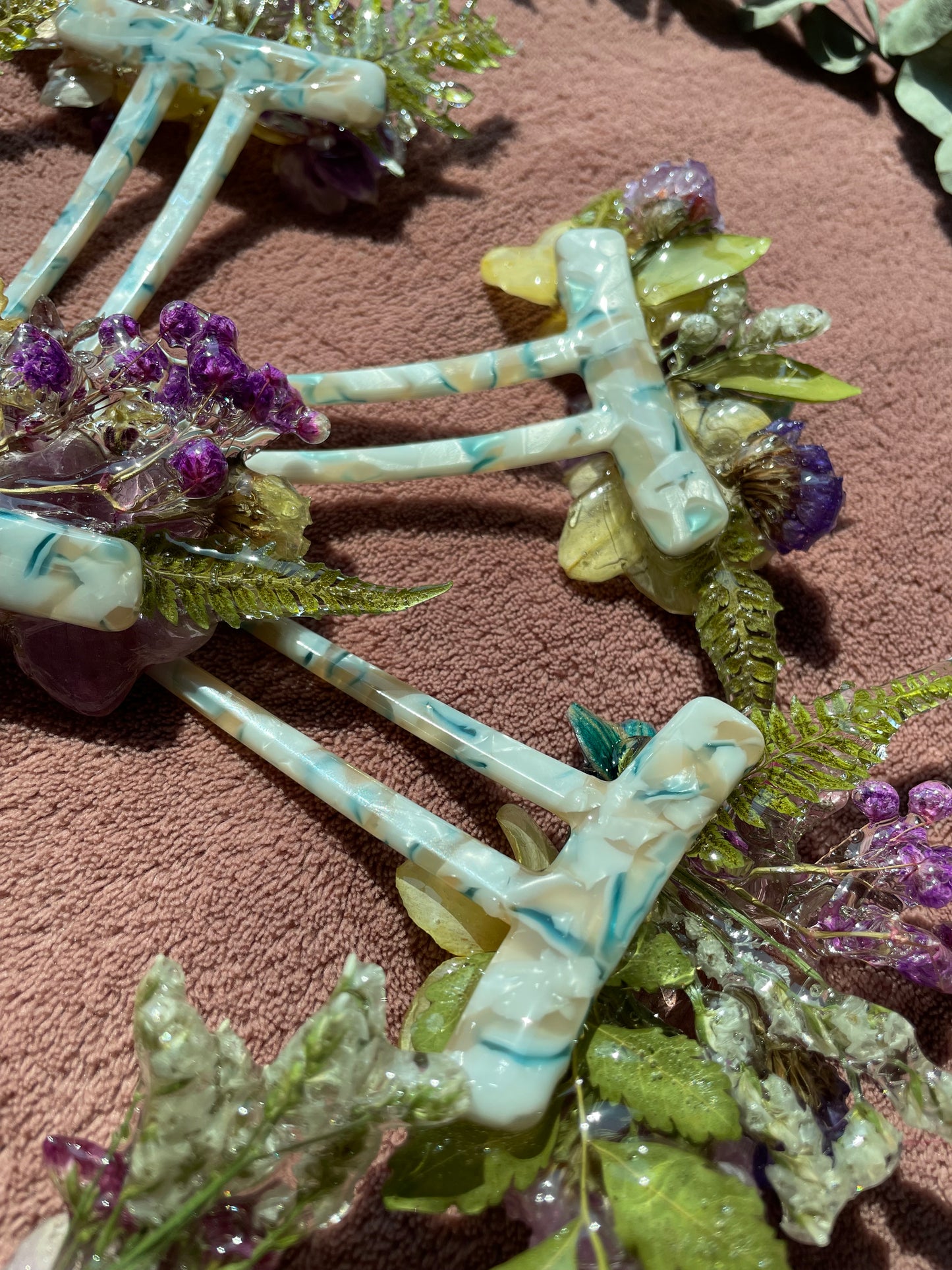 Resin hair clip - hair decoration made from dried flowers