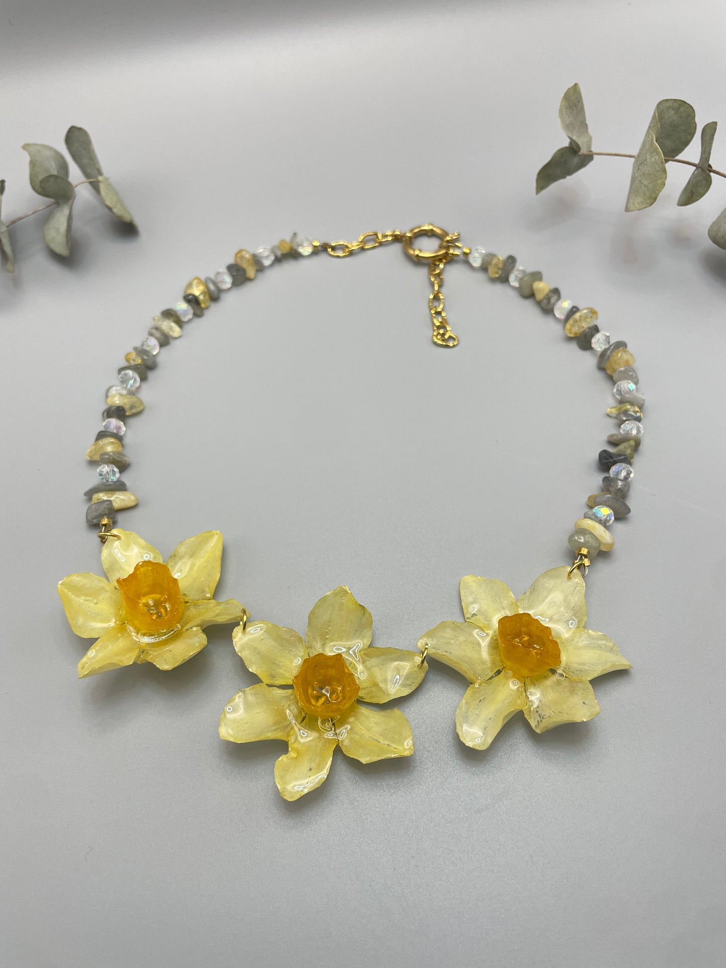 Narcissus Necklace – Real dried flowers and UV resin with labradorite and citrin