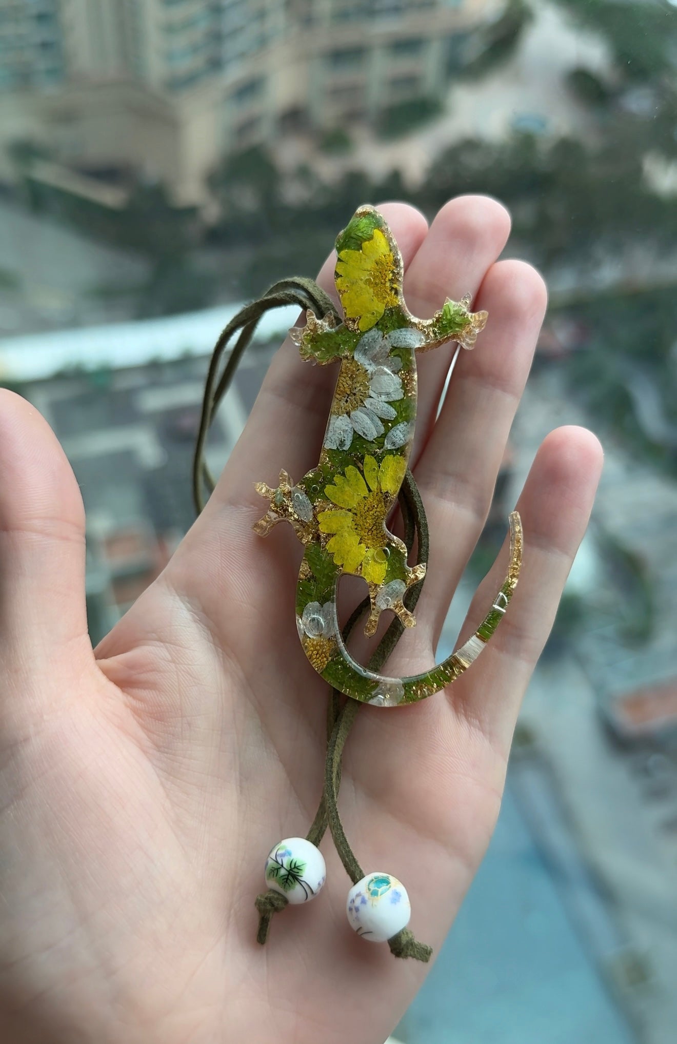Handmade Lizard & Floral Pendant - Real Flowers in UV Resin