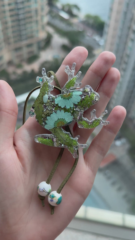 Handmade Frog & Floral Pendant - Real Flowers in UV Resin Art