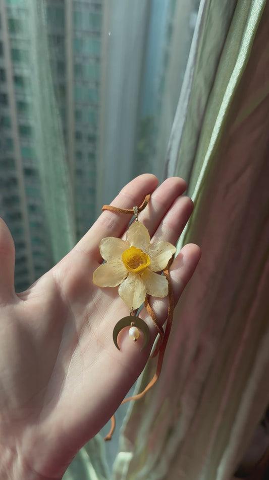 Real Golden Daffodil Pendant - Gold-Plated Resin Flower Art